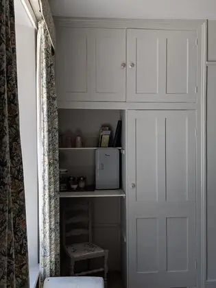 Luxury Tek Büyük Yataklı Oda, Engellilere Uygun, Banyolu/Duşlu (Azalea Room)