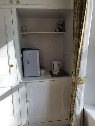 Tek Büyük Yataklı Oda, Engellilere Uygun, Banyolu/Duşlu (Wisteria Room)