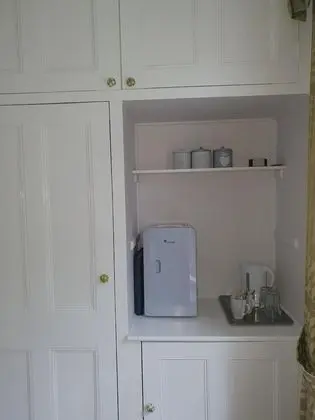Tek Büyük Yataklı Oda, Engellilere Uygun, Banyolu/Duşlu (Wisteria Room)