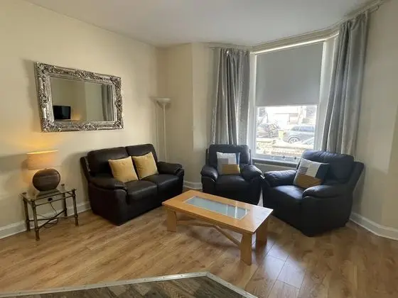 Deluxe Apart Daire, Banyolu/Duşlu (Ground Floor Apartment)