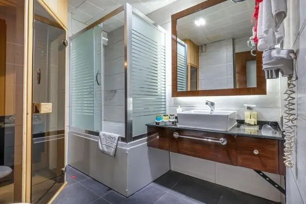 Suite,Sokak Manzaralı,Jakuzili