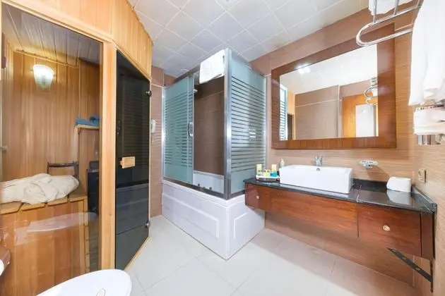 Suite,Sokak Manzaralı,Jakuzili