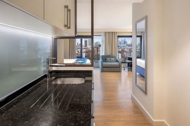 Premium Studio, 1 King Bed, City View