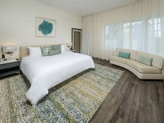 Premier Corner Suite