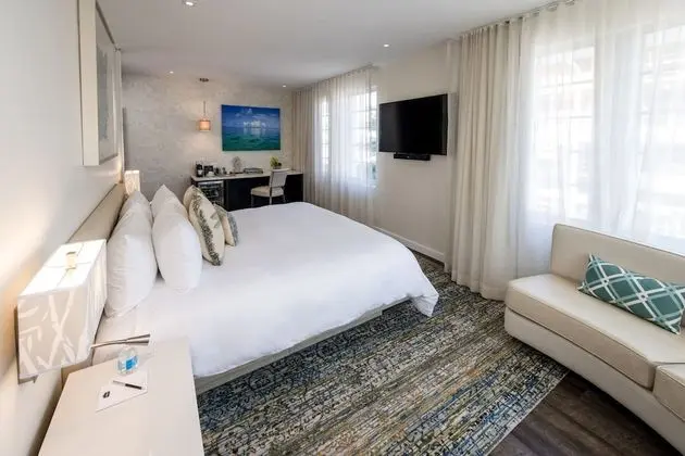 Premier Corner Suite