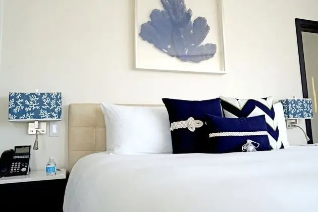 Premier Corner Suite