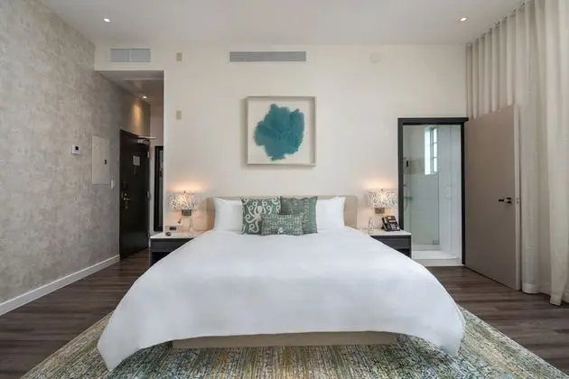 Premier Corner Suite