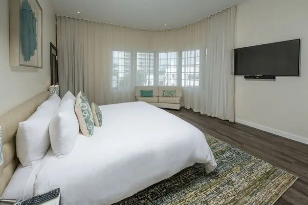 Premier Corner Suite