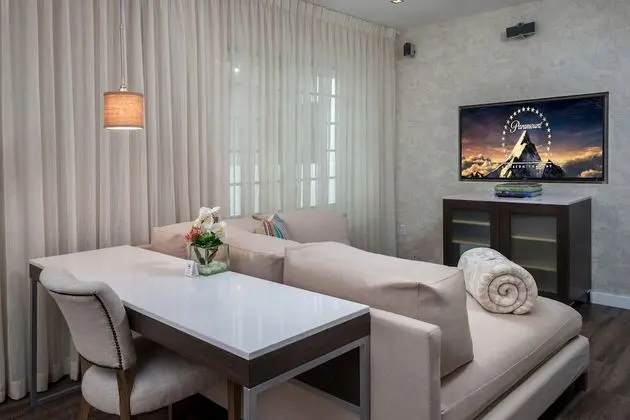 Superior Deluxe Suite