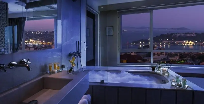 Suite, Deniz Manzaralı, Jakuzili
