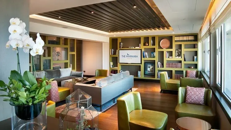 Club Corner City View, Lounge Access