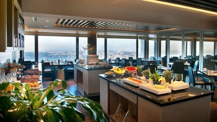Club Corner City View, Lounge Access