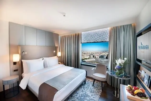 Köşe Şehir Manzaralı Oda