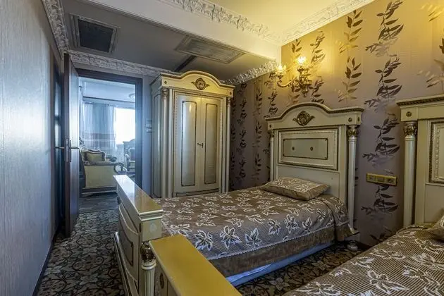 Deluxe Family Suite with Sea View