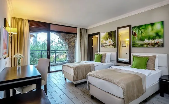 https://images.etstur.com/imgproxy/resize/2560x1440/files/images/hotelImages/etsrooms/517820/Marmaris_Bay_Resort_20250314171315_2.jpg