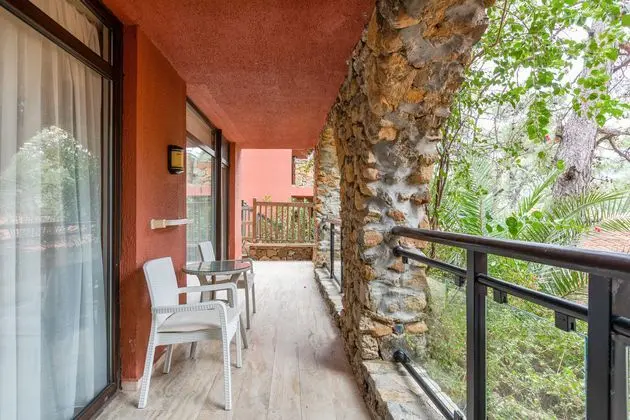 https://images.etstur.com/imgproxy/resize/2560x1440/files/images/hotelImages/etsrooms/517820/Marmaris_Bay_Resort_20250314171315_4.jpg