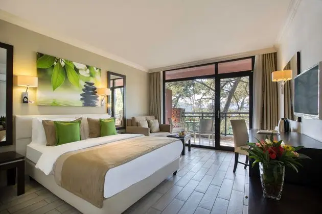 https://images.etstur.com/imgproxy/resize/2560x1440/files/images/hotelImages/etsrooms/517820/Marmaris_Bay_Resort_20250314172157_1.jpg