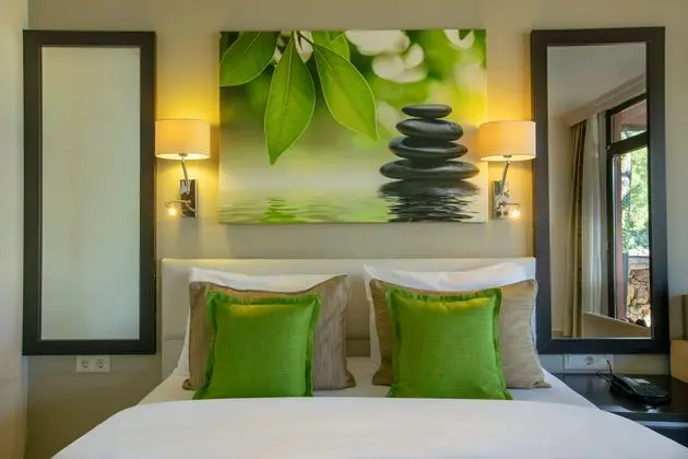 https://images.etstur.com/imgproxy/resize/2560x1440/files/images/hotelImages/etsrooms/517820/Marmaris_Bay_Resort_20250314172157_3.jpg