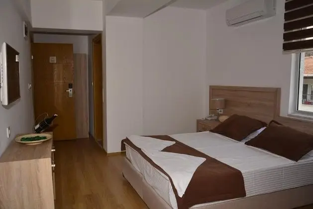 Tek Kişilik, Şehir Manzaralı