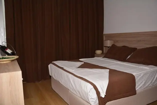 Tek Kişilik, Şehir Manzaralı