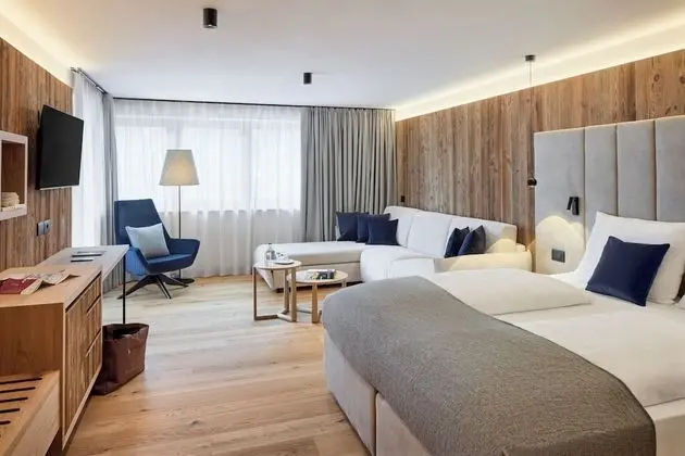 Megalodon- Traditional deluxe