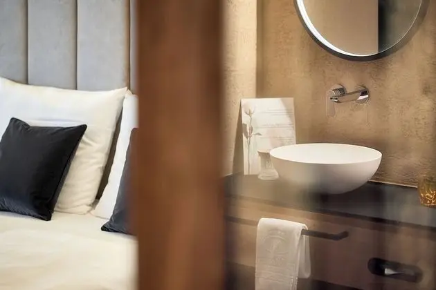 Megalodon- Traditional deluxe