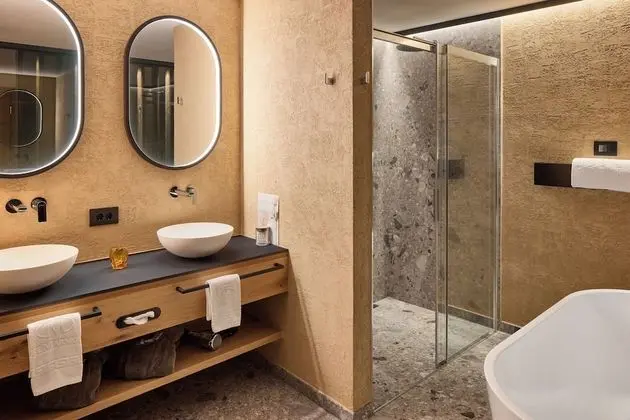 Megalodon- Traditional deluxe