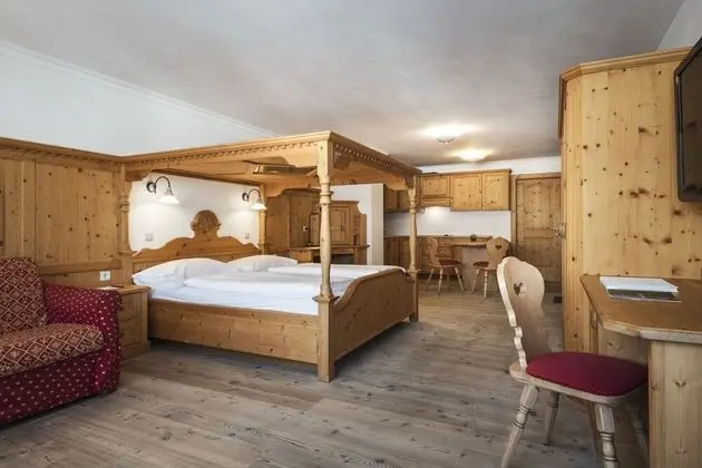 Megalodon- Traditional deluxe