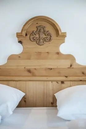 Megalodon- Traditional deluxe