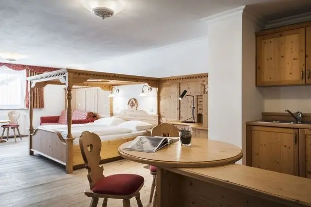 Megalodon- Traditional deluxe