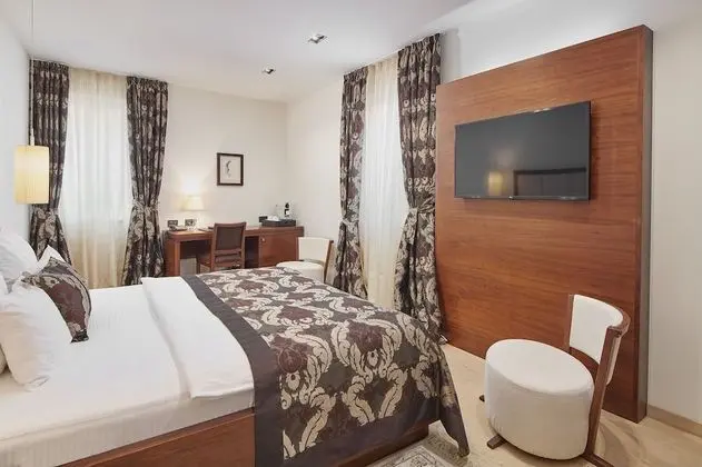 Standard Tek Büyük Yataklı Oda