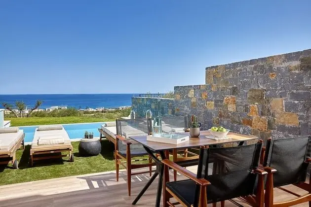 Deluxe Bungalov, 1 Büyük (Queen) Boy Yatak ve Çekyat, Kişiye Özel Havuzlu, Deniz Manzaralı