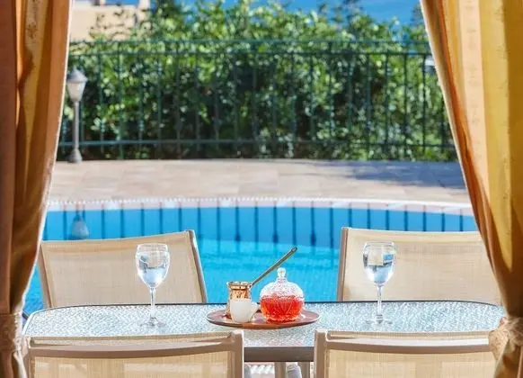 Villa, Kişiye Özel Havuzlu, Havuz Kenarı