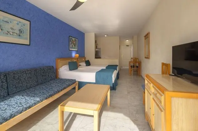Stüdyo, Havuz Manzaralı