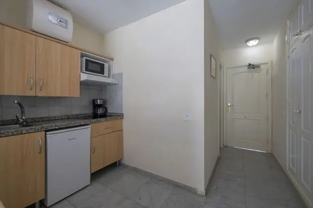Stüdyo, Havuz Manzaralı