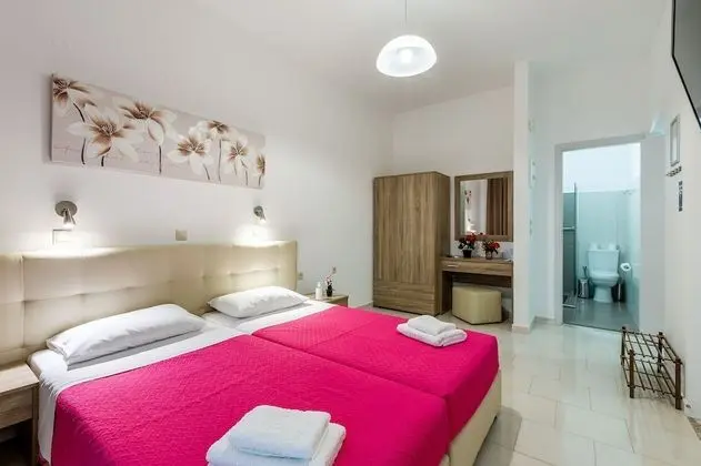APARTMENT, 1 BEDROOM, VERANDA, GARDEN AND COUNTRY VIEW (1)