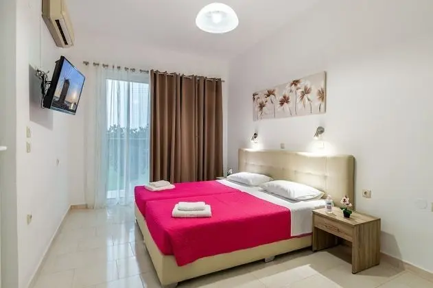 APARTMENT, 1 BEDROOM, VERANDA, GARDEN AND COUNTRY VIEW (1)