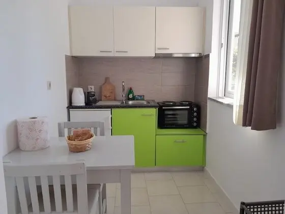 APARTMENT, 1 BEDROOM, VERANDA, GARDEN AND COUNTRY VIEW (1)