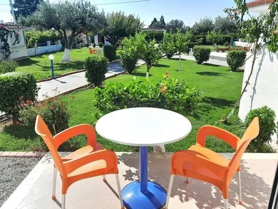 APARTMENT, 1 BEDROOM, VERANDA, GARDEN AND COUNTRY VIEW (1)
