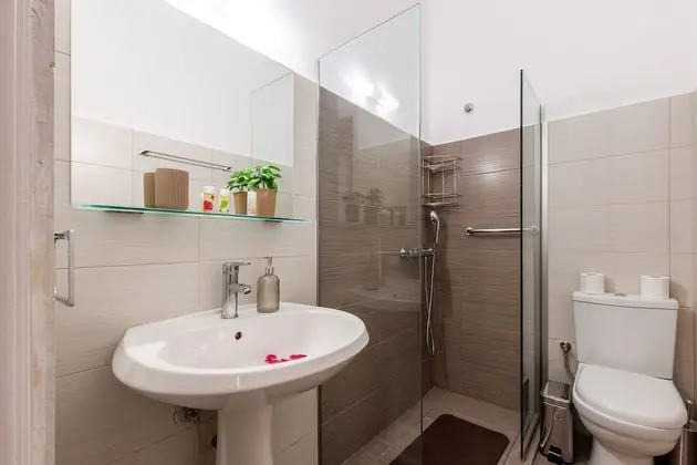 APARTMENT, 1 BEDROOM, VERANDA, GARDEN AND COUNTRY VIEW (1)