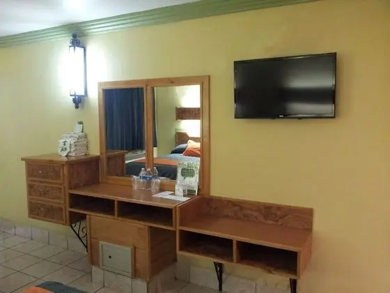Tek Büyük Yataklı Oda, 2 Çift Kişilik Yatak