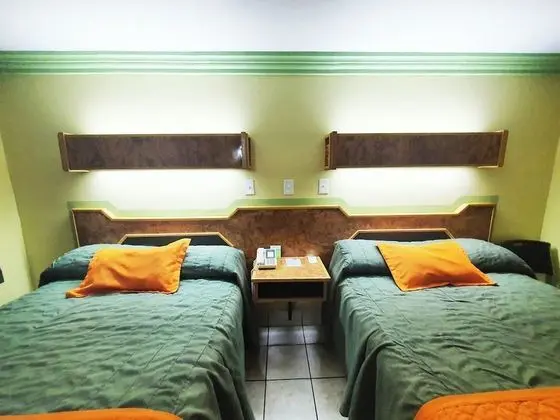 Tek Büyük Yataklı Oda, 2 Çift Kişilik Yatak