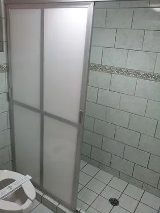 Tek Büyük Yataklı Oda, 2 Çift Kişilik Yatak