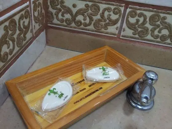 Tek Büyük Yataklı Oda, 2 Çift Kişilik Yatak