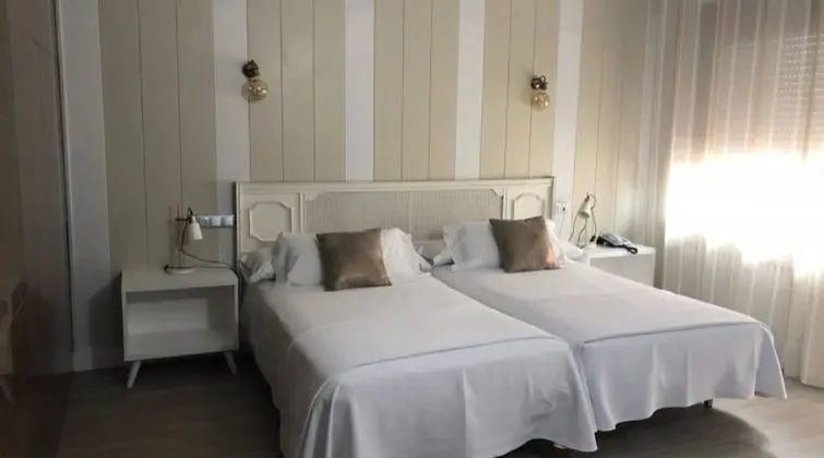 Standard Üç Kişilik Oda, 3 Tek Kişilik Yatak