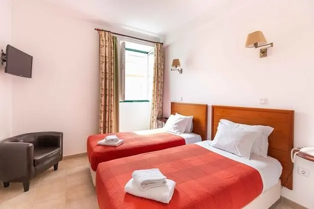 Tek Büyük veya İki Ayrı Yataklı Oda