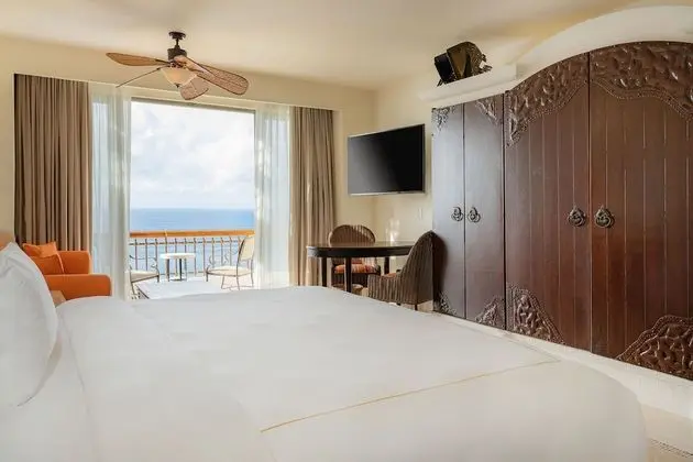 Junior Suite Ocean View King