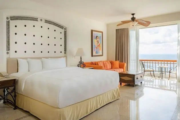 Junior Suite Oceanfront King