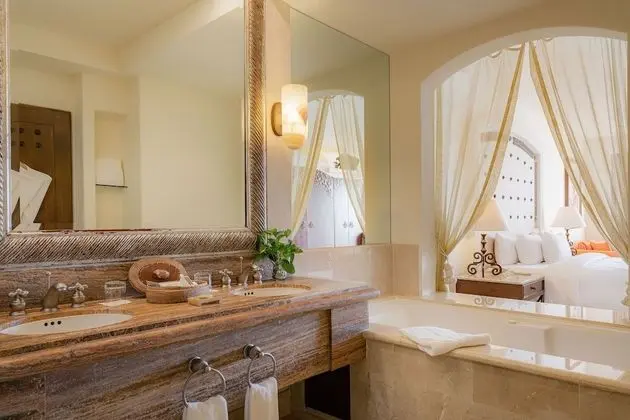 Junior Suite Oceanfront King