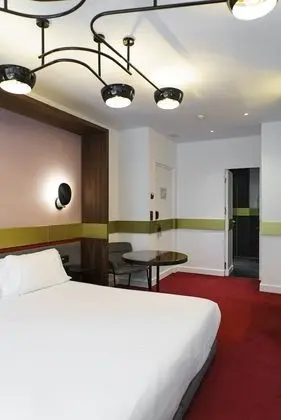 Üç Kişilik Oda, 1 Yatak Odası